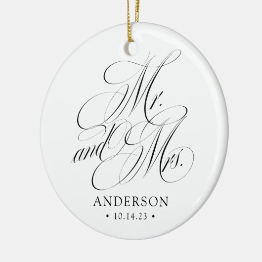 Elegant script Mr en Mrs Pas getrouwd Christmas Keramisch Ornament (Links)