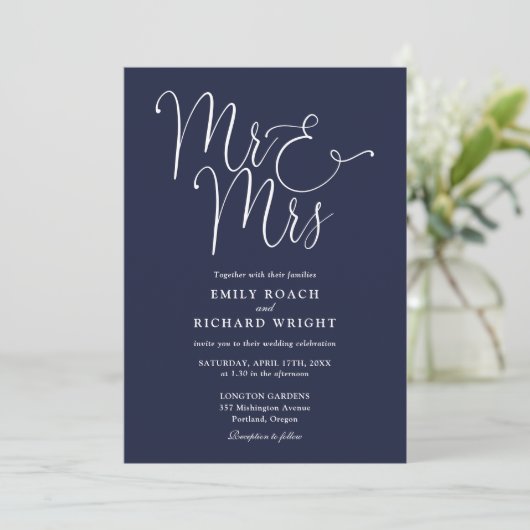 Elegant script Mr. en Mrs. Photo Navy Blue Wedding Kaart (Staand voorkant)