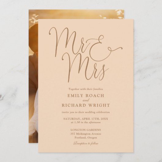 Elegant script Mr. en Mrs. Photo Soft Peach Weddin Kaart (Voorkant / Achterkant)