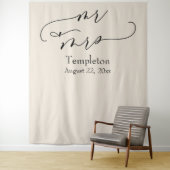 Elegant Script Mr & Mrs Cream Photo Backdrop Wandkleed (In situ)