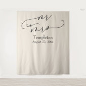 Elegant Script Mr & Mrs Cream Photo Backdrop Wandkleed (Voorkant)