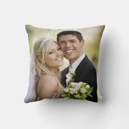 Elegant Script Mr. & Mrs Wedding Date Keepomwille Kussen (Achterkant)