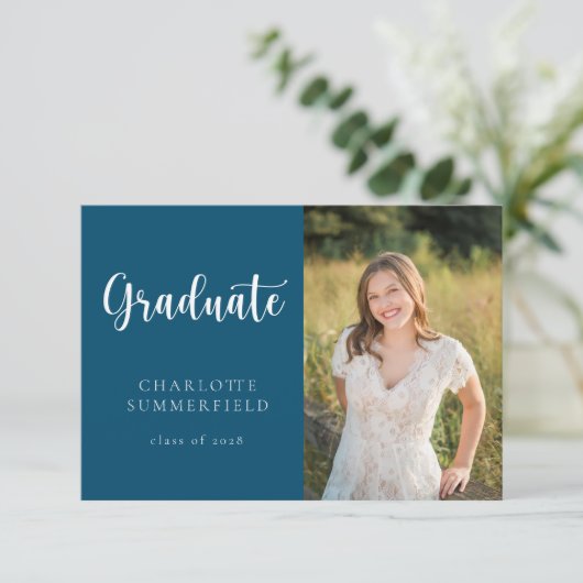 Elegant Script Navy Blauw Wit Foto Afstuderen Kaart (Staand voorkant)