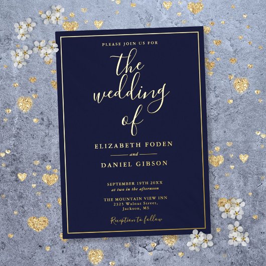 Elegant Script Navy Blauwe Trouw Goud Folie Uitnodiging