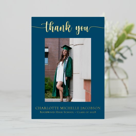 Elegant Script Navy Blue Gold Photo Afstuderen Folie Uitnodiging (Staand Voorkant)