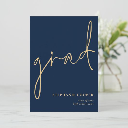 Elegant Script Navy Gold Afstuderen Aankondiging (Staand voorkant)