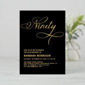 Elegant Script Negentig Zwart Goud 90ste Verjaarda Folie Uitnodiging (Staand Voorkant)