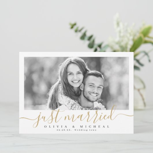 Elegant script "net getrouwd" moderne foto bruilof kaart (Staand voorkant)