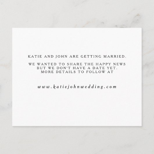 Elegant Script Net Verlost Foto Verlovingsaankondi Aankondigingskaart (Achterkant)