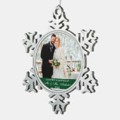 Elegant script onze eerste kerst groen tin sneeuwvlok ornament (Rechts)