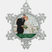 Elegant script onze eerste kerst groen tin sneeuwvlok ornament (Voorkant)