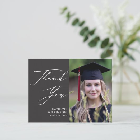 Elegant script op grijs eenvoudig Afstuderen Dank  Briefkaart (Staand voorkant)