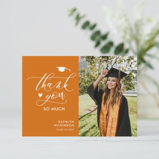 Elegant Script Oranje Photo Minimalist Afstuderen Bedankkaart (Staand voorkant)