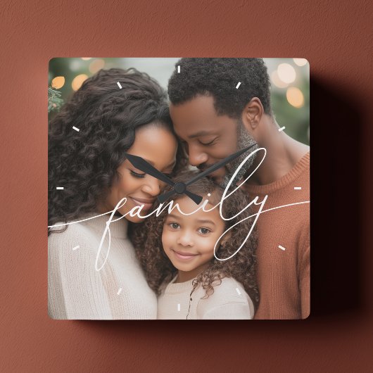 Elegant Script Overlay Family Photo Vierkante Klok