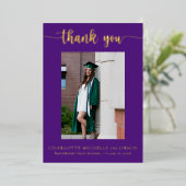 Elegant Script Paars Gold Photo Afstuderen Folie Uitnodiging (Staand Voorkant)