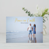 Elegant Script Peace on Earth-gepersonaliseerde Folie Feestdagenkaart (Staand Voorkant)