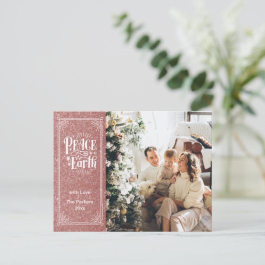 Elegant Script Peace on Earth Green Glitter Modern Feestdagenkaart (Staand voorkant)