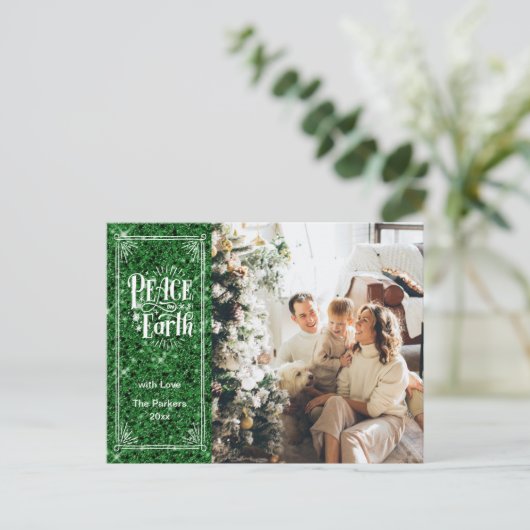 Elegant Script Peace on Earth Green Glitter Modern Feestdagenkaart (Staand voorkant)