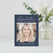Elegant Script Photo Blue Graduparty Uitnodiging Briefkaart (Staand voorkant)