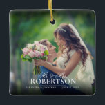 Elegant Script Photo Pas getrouwd Christmas Keramisch Ornament<br><div class="desc">Voeg uw trouwfoto toe aan dit elegante kerstornament en personaliseer met uw namen en trouwdatum.</div>