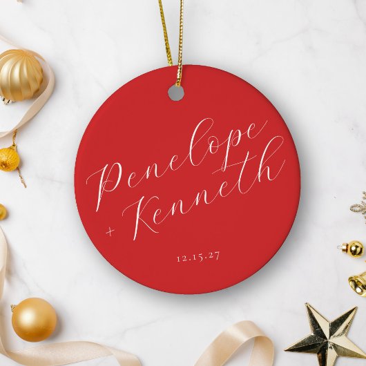 Elegant Script Rode Kerstbruiloft gepersonaliseerd Keramisch Ornament