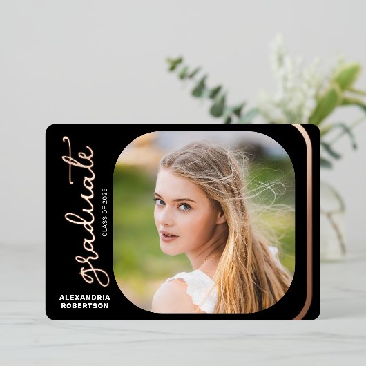 Elegant Script Roos Gold 2 Foto Graduparty Folie Uitnodiging (Staand Voorkant)