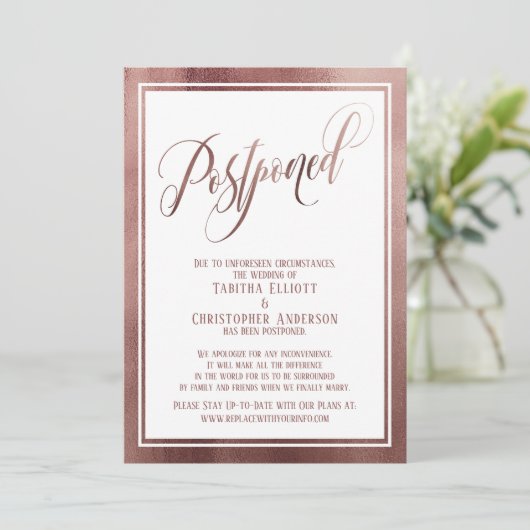 Elegant Script Roos Gold uitgestelde bruiloft Kaar Kaart (Staand voorkant)