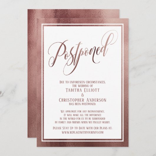 Elegant Script Roos Gold uitgestelde bruiloft Kaar Kaart (Voorkant / Achterkant)