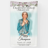 Elegant Script Roze Roses Floral Foto Afstuderen Spandoek (Verticaal)