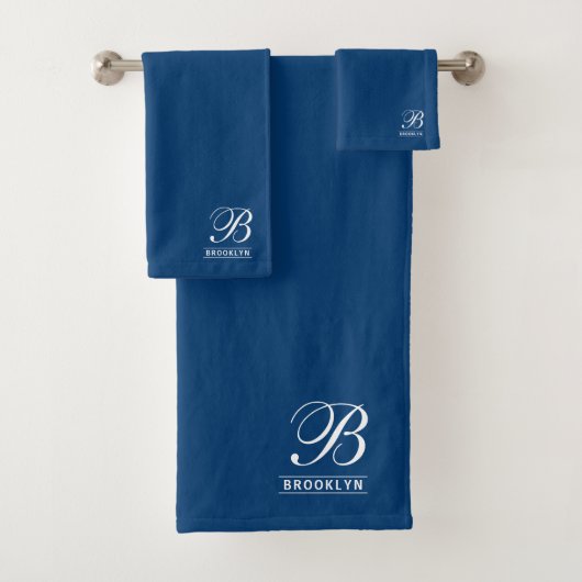 Elegant Script Serif Monogram Marine Blauw Bad Handdoek (Insitu)