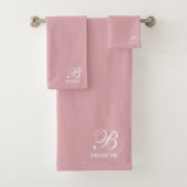 Elegant Script Serif Monogram Roze Bad Handdoek (Insitu)