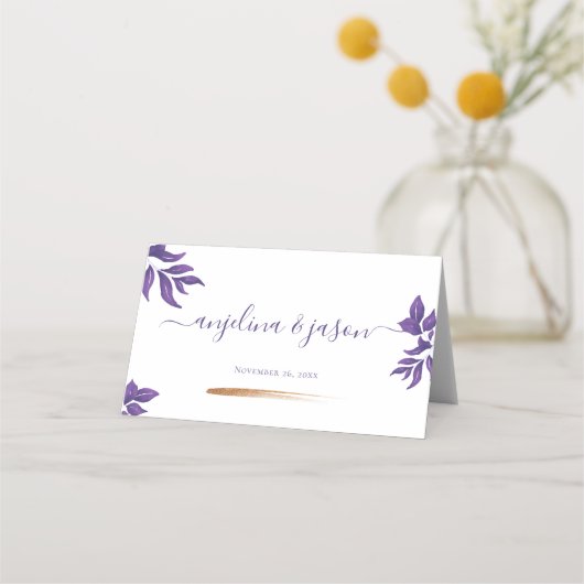Elegant Script Smaragd Paarse Eucalyptus Bruiloft Plaatskaartje (Voorkant)
