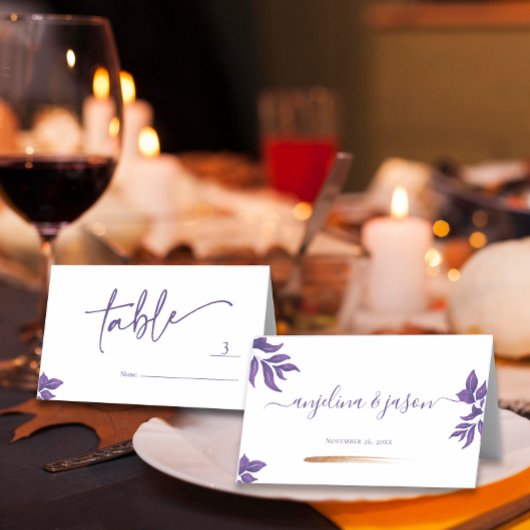 Elegant Script Smaragd Paarse Eucalyptus Bruiloft Plaatskaartje