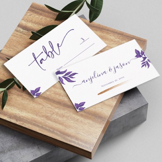 Elegant Script Smaragd Paarse Eucalyptus Bruiloft Plaatskaartje