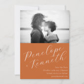 Elegant script Stijlvolle trouwfoto Terracotta Save The Date (Voorkant)