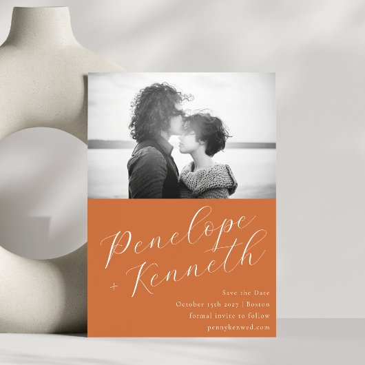 Elegant script Stijlvolle trouwfoto Terracotta Save The Date