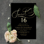 Elegant Script Sweet 16 Birthday Real Folie Uitnodiging<br><div class="desc">Deze stijlvolle en zeer stijlvolle 16 verjaardagsuitnodigingen voorzien van elegante echte folie drukten typografische formuleringen op een eenvoudige zwarte achtergrond. Pas het ontwerp eenvoudig aan met uw eigen formulering en vind overeenkomende partijitems op www.zazzle.com/invitation_republic.</div>
