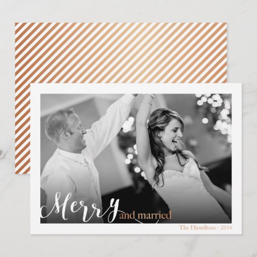 Elegant script Vrolijk en getrouwd Foto Kerstmis Feestdagenkaart (Voorkant / Achterkant)