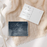 Elegant Script Waterverf Wassen De datum opslaan Briefkaart<br><div class="desc">Ons "Waterverf Wash" collectie heeft wasbeurten in twee kleuren, bordeaux en blauw staal met een complementaire achtergrond. De tekstlay-out is modern met een combinatie van elegant script en serif lettertype. Dit collectie is geschikt voor het hele jaar door bruiloftsfeesten en prachtig elegante persoonlijke en kantoor producten. Kijk in onze winkel...</div>