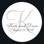 Elegant Script Wedding Favor Ronde Sticker<br><div class="desc">Eenvoud op zijn best. Elegant en geavanceerd design.</div>