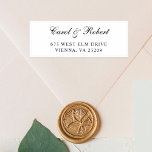 Elegant Script Wedding Guest Address Sticker<br><div class="desc">zwarte en witte stickers van het adresetiket voor uw trouwgastenlijst. De namen worden geschreven in een elegant manuscript en adressen in klassieke serif typografie. Elk vel bevat 24 sticker — als het met één is afgewerkt, plaats het in uw kar en begin een nieuw vel de volgende 24 gasten. Als...</div>