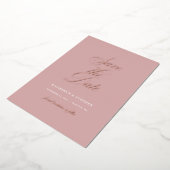 Elegant Script Wedding Save the Date Roos Gold Folie Uitnodiging (Gedraaid)