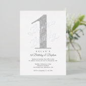 Elegant Script Zilver Baby 1e Verjaardag & Doopfee Folie Uitnodiging (Staand Voorkant)