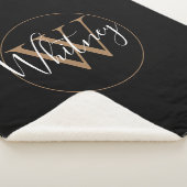 Elegant script zwart gouden monogram sherpa deken (3/4)