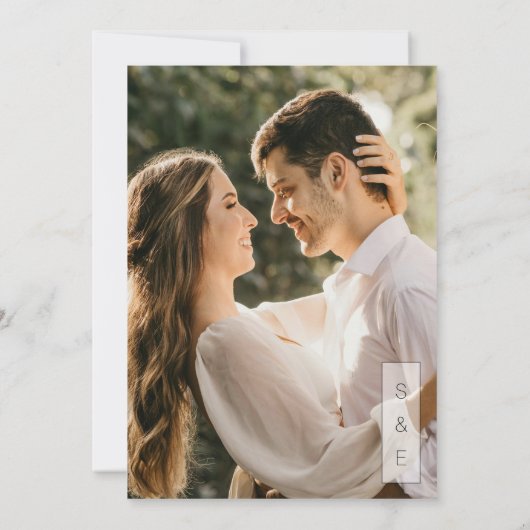 Elegant Script Zwart & Wit Overlay Fotobruiloft Kaart (Achterkant)