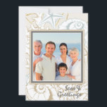Elegant Seashell Beach Marine Persoonlijke foto<br><div class="desc">Dit elegante ontwerp biedt uw favoriete foto omringd door een lijst seizoenshellen en koraal. Hieronder staat de tekst "Zeeen & groeten" met uw persoonlijke groet aan de achterkant in de moderne typografie #home #decor #homedecor #nautical #marine #shihells #koral #greetings #greetingcards #personalizedcards #christmas #christmas #christmascards #feestdagen #feestaycards #photogifts #love #family</div>
