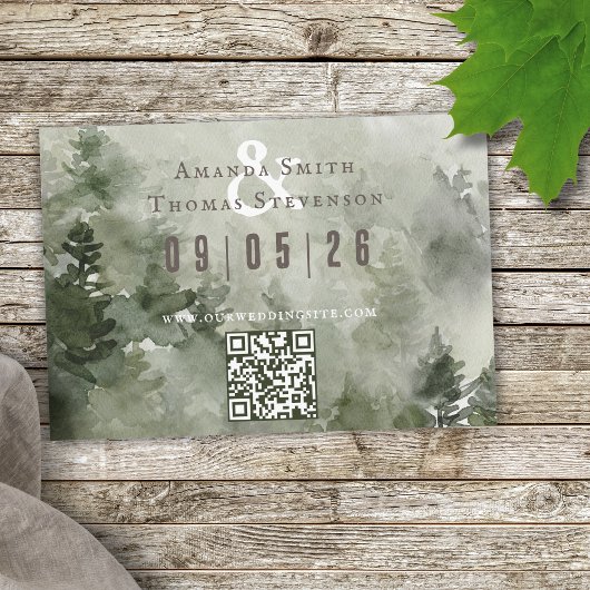 Elegant sereen groen berglandschap QR-code Informatiekaartje