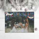 Elegant Serif Hand-Lettered Happy Hanukkah Foto Feestdagenkaart<br><div class="desc">Elegant hand lettered serif "hanukkah" met granaatappels en bloemen met "Happy" en "met liefde" in konijnen. Originele afbeelding van Becky Nimoy. Foto met dank aan unsplash</div>