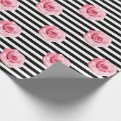 Elegant Shabby Chic Pink Roses and Stripes Cadeaupapier (Hoek)