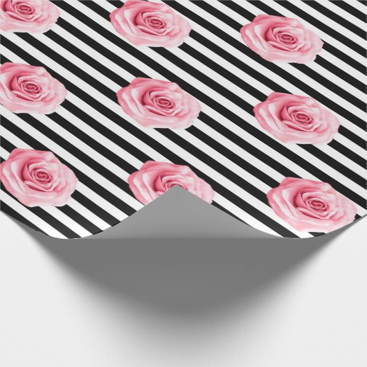 Elegant Shabby Chic Pink Roses and Stripes Cadeaupapier (Hoek)